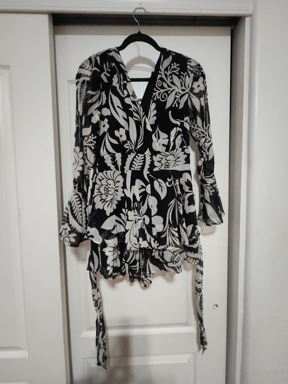 Romper-Black & White Floral V-Neck Tiered Tunic